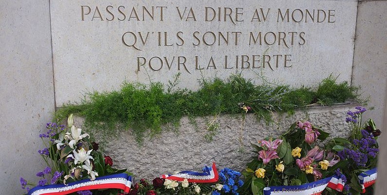 800px Salendre Georges, Le Veilleur De Pierre, Texte Gravé1 Copie