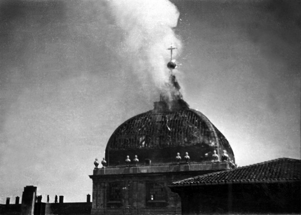 Au Lendemain De La Liberation En 1944 Le Grand Incendie De L Hotel Dieu Photo D Archives Le Progres 1555411184